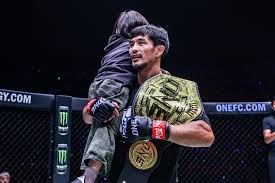 全国冰壶锦标赛在青海西宁开赛